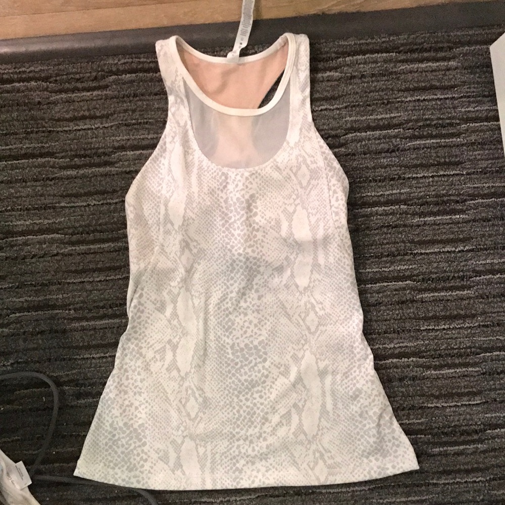 Lululemon top